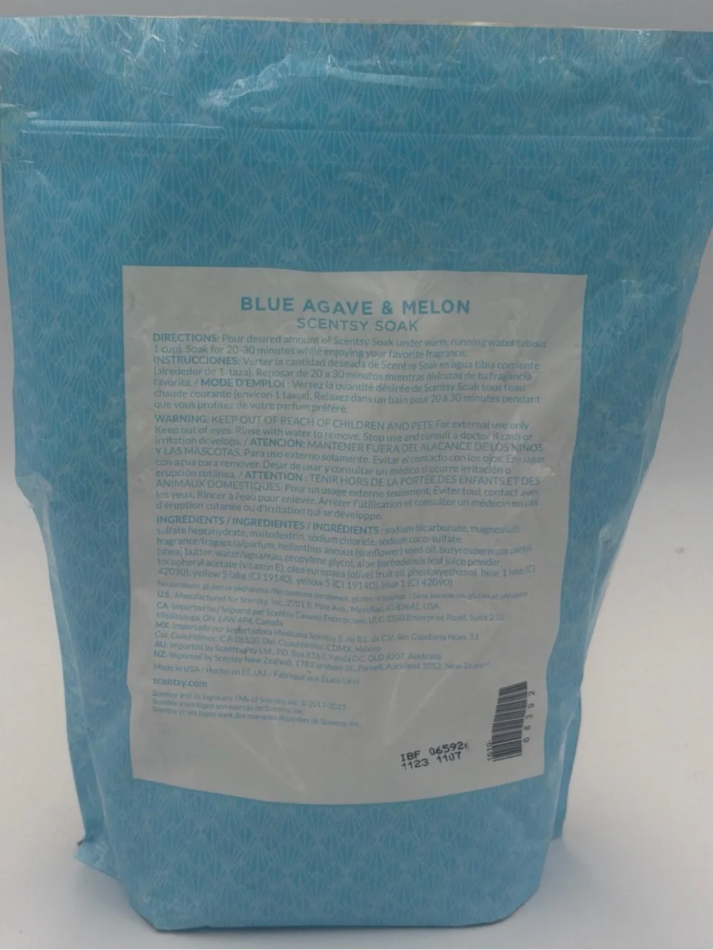 Scentsy Blue Agave & Melon Bath Soak - Blue, Green, Teal Patterned Pouch